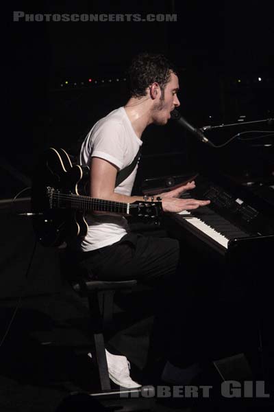 EDITORS - 2008-04-07 - PARIS - Le Bataclan - Thomas Michael Henry Smith